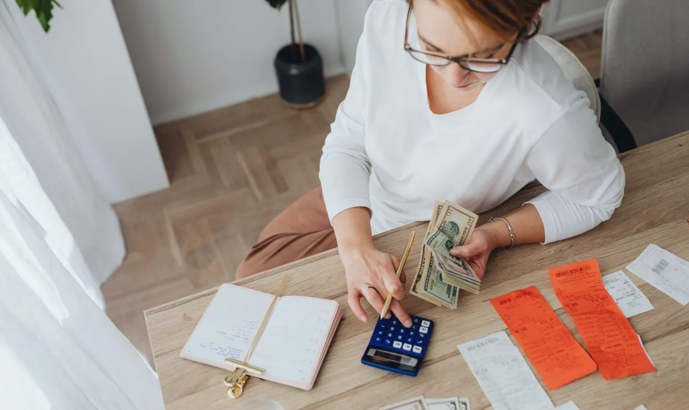 Cuánto cuesta aprender a ordenar sus gastos y qué mueve el precio