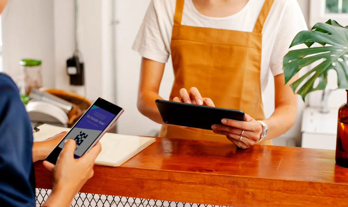 Lo que aprendió Mónica al pagar con QR por primera vez